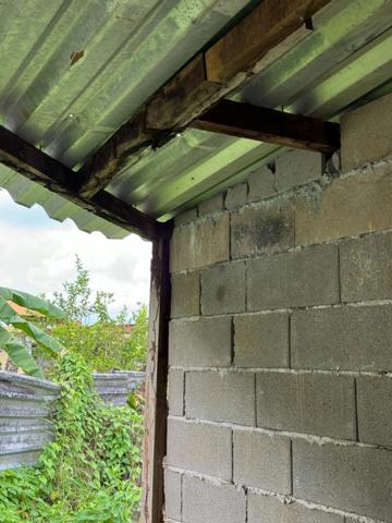 Ravissante petite maison à rénover dans le bourg de Roura