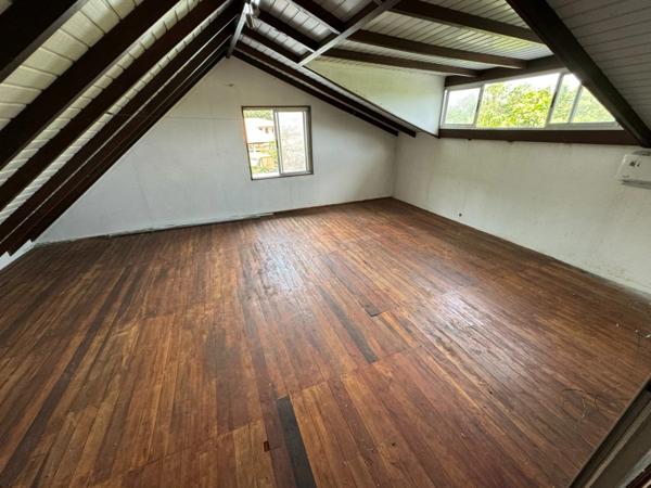 Ravissante petite maison à rénover dans le bourg de Roura