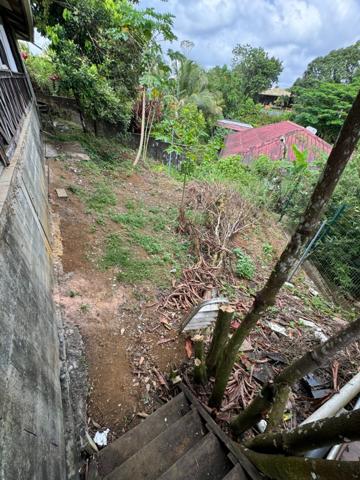 Ravissante petite maison à rénover dans le bourg de Roura