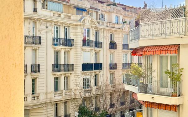 Appartement à vendre    2 pièces • 27 m2 Nice