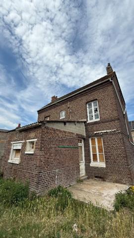 FORT POTENTIEL – Maison en pierre à rénover – 110 m² – Terrain 200 m² – Grand-Couronne
