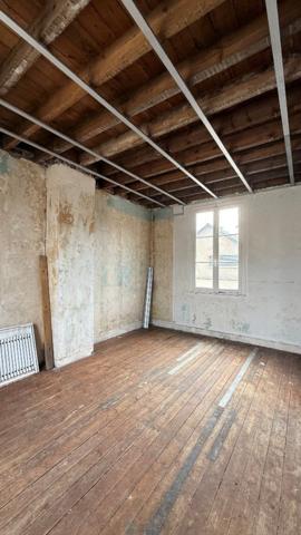 FORT POTENTIEL – Maison en pierre à rénover – 110 m² – Terrain 200 m² – Grand-Couronne