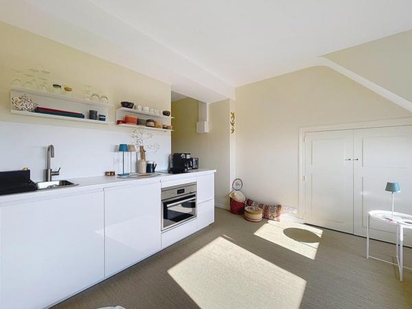 Studio rénové au pied du marché