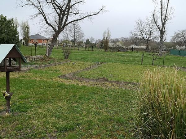 Terrain constructible de 650 m², plat et très bien situé à Domerat. Domerat