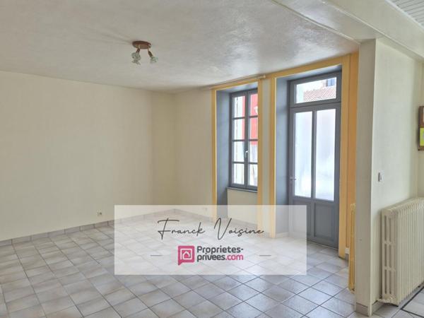 A VENDRE - Les Herbiers centre ville - Maison de ville de 76 m2 avec cour fermée