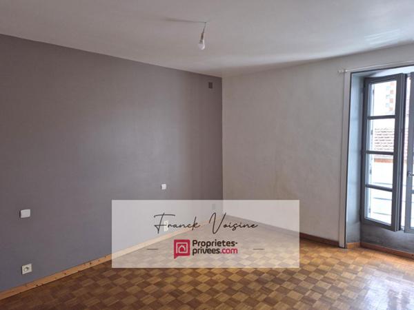 A VENDRE - Les Herbiers centre ville - Maison de ville de 76 m2 avec cour fermée