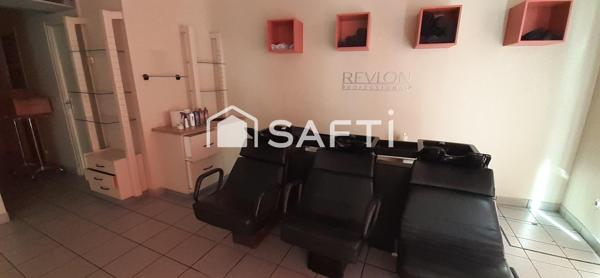 IMMEUBLE RAPPORT : T2 à louer + Commerce à louer