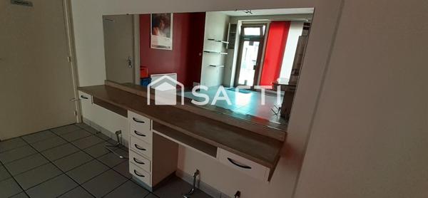 IMMEUBLE RAPPORT : T2 à louer + Commerce à louer