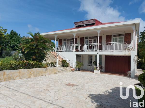 Maison 10 pièces de 269 m² à Saint-Claude (97120)