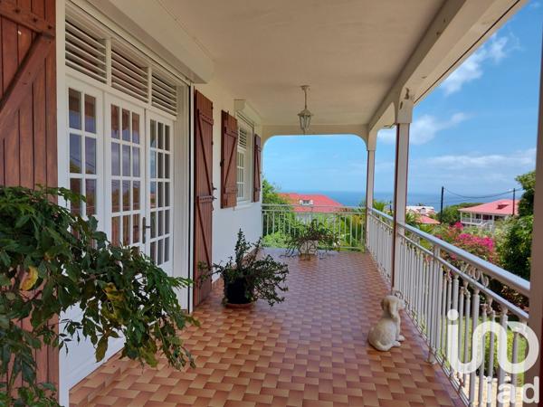 Maison 10 pièces de 269 m² à Saint-Claude (97120)