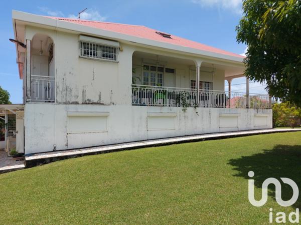 Maison 10 pièces de 269 m² à Saint-Claude (97120)