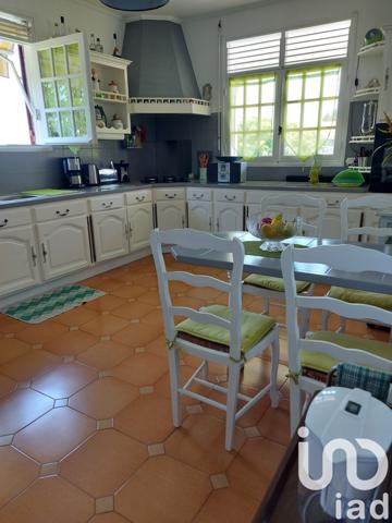 Maison 10 pièces de 269 m² à Saint-Claude (97120)