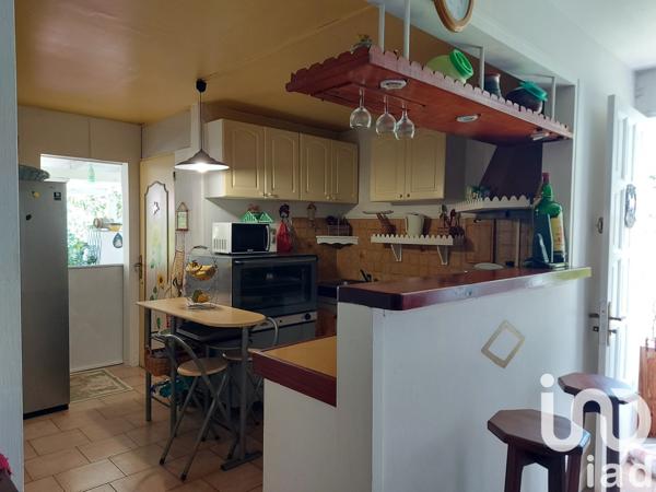 Maison 10 pièces de 269 m² à Saint-Claude (97120)