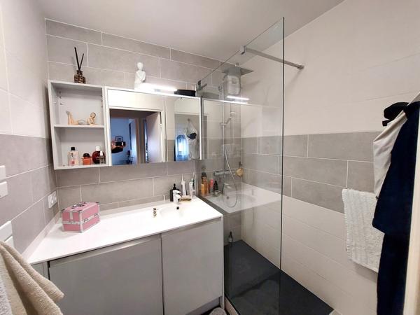 Appartement t3 proche centre + terrasse + garage