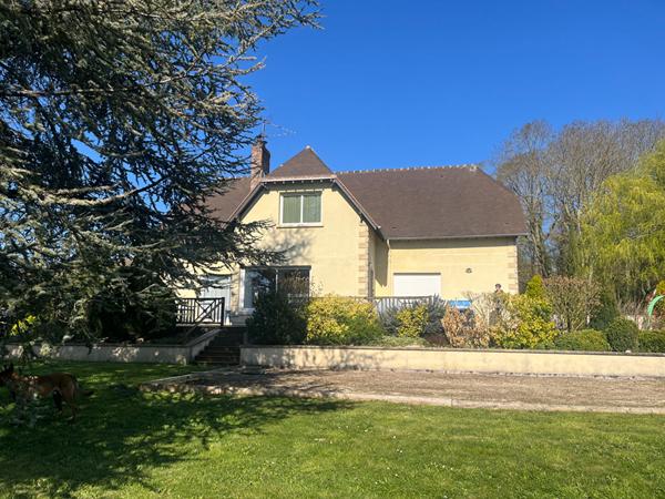 PROCHE CERGY PROPRIETE D'EXCEPTION de 180 M2 HABITABLES AVEC PISCINE ET DEPENDANCES