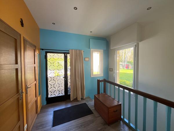 PROCHE CERGY PROPRIETE D'EXCEPTION de 180 M2 HABITABLES AVEC PISCINE ET DEPENDANCES