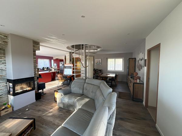 PROCHE CERGY PROPRIETE D'EXCEPTION de 180 M2 HABITABLES AVEC PISCINE ET DEPENDANCES