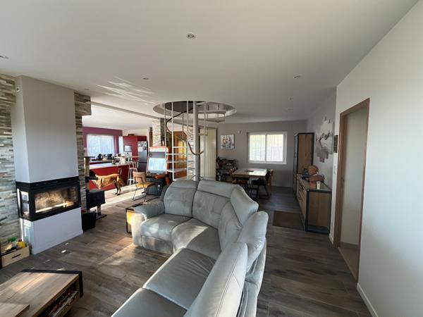 PROCHE CERGY PROPRIETE D'EXCEPTION de 180 M2 HABITABLES AVEC PISCINE ET DEPENDANCES