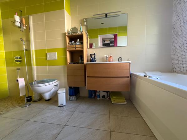 PROCHE CERGY PROPRIETE D'EXCEPTION de 180 M2 HABITABLES AVEC PISCINE ET DEPENDANCES