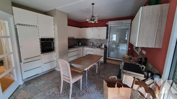 EXCLUSIVITE - APPARTEMENT 3 chambres avec place de parking cave et ascenseur