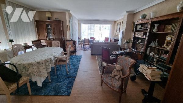 EXCLUSIVITE - APPARTEMENT 3 chambres avec place de parking cave et ascenseur