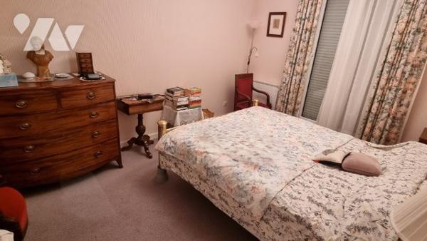 EXCLUSIVITE - APPARTEMENT 3 chambres avec place de parking cave et ascenseur
