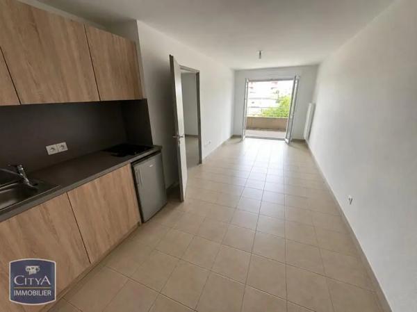 Appartement à louer 2 pièces 37.69m² Nîmes (30000)