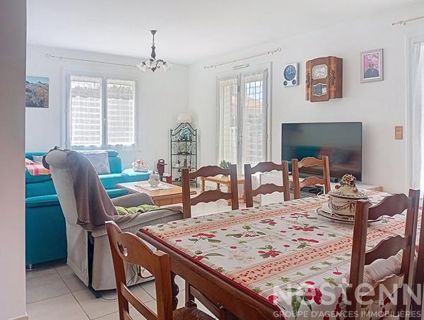 Maison de plain-pied à vendre à Saujon dans un quartier calme - Confort et tranquillité assurés à quelques minutes du centre ville.