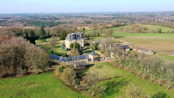 Beau château XIXe avec 19 hectares à vendre à quelques minutes du Mans