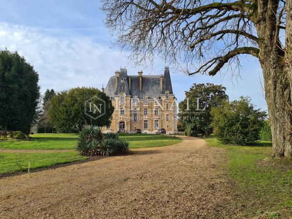 Beau château XIXe avec 19 hectares à vendre à quelques minutes du Mans