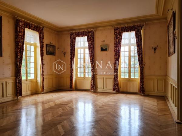 Beau château XIXe avec 19 hectares à vendre à quelques minutes du Mans