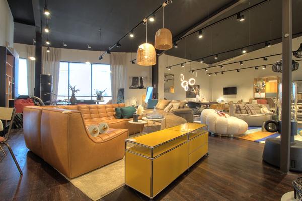 Boé Zone Commercial - Local commercial de 325m² lumineux et traversant avec terrasse de 132 m² et places de parking.