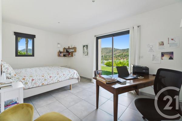 Maison à vendre  5 pièces - 184,20 m2 COGOLIN - 83