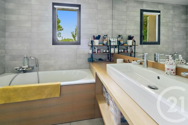 Maison à vendre  5 pièces - 184,20 m2 COGOLIN - 83