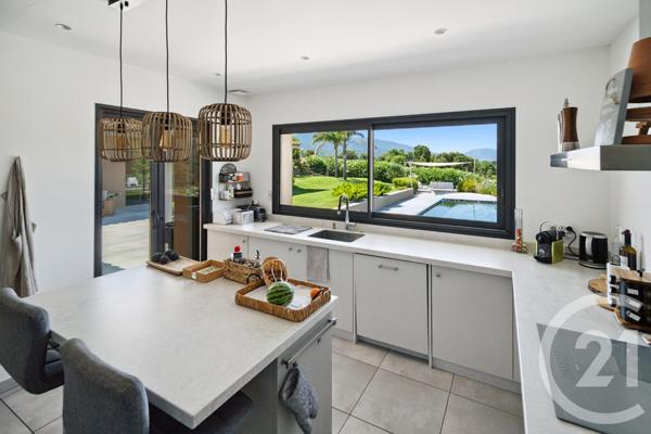 Maison à vendre  5 pièces - 184,20 m2 COGOLIN - 83