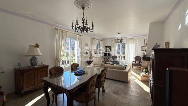 Demeure d'exception de 224 m2 avec 4 chambres et son garage proche d'Aix en Provence