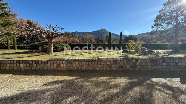 Demeure d'exception de 224 m2 avec 4 chambres et son garage proche d'Aix en Provence