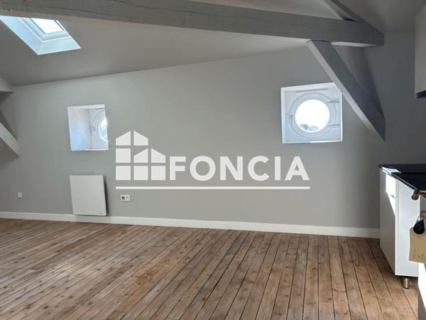 Location Appartement 2 pièces 45 m² - 2 RUE JEAN MOULIN Saintes 17100