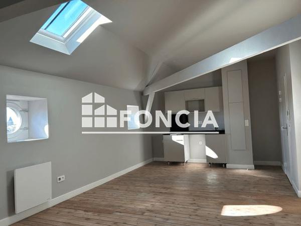 Location Appartement 2 pièces 45 m² - 2 RUE JEAN MOULIN Saintes 17100