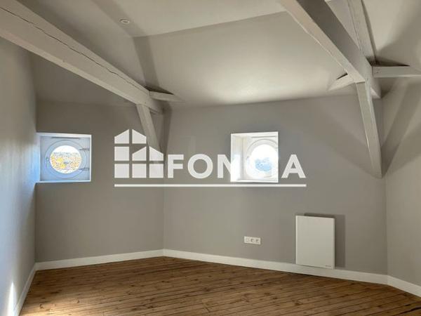 Location Appartement 2 pièces 45 m² - 2 RUE JEAN MOULIN Saintes 17100