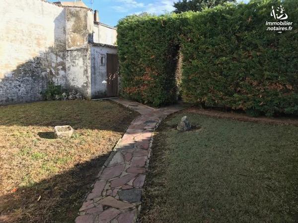 maison calme centre bourg, avec jardin et remise