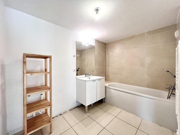 Marseille (13013) 13013 MARSEILLE - Les Olives - Appartement 3 pièces, grande terrasse et parking double privé.