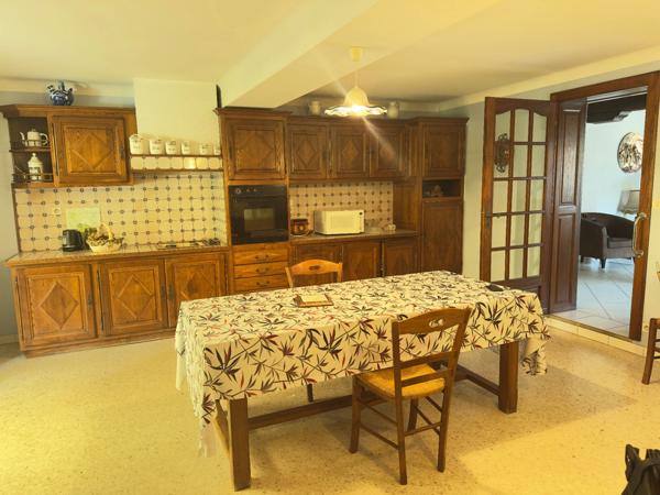 MAISON DE CARACTERE 250 M2 HABITABLES, GARAGE EN PIERRE 65 M2, HANGAR AGRICOLE 260 M2, JARDIN 5000 M2