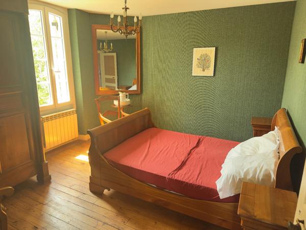 MAISON DE CARACTERE 250 M2 HABITABLES, GARAGE EN PIERRE 65 M2, HANGAR AGRICOLE 260 M2, JARDIN 5000 M2