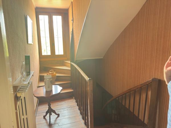 MAISON DE CARACTERE 250 M2 HABITABLES, GARAGE EN PIERRE 65 M2, HANGAR AGRICOLE 260 M2, JARDIN 5000 M2