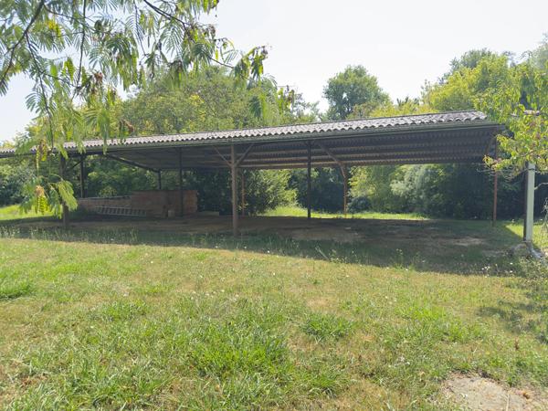 MAISON DE CARACTERE 250 M2 HABITABLES, GARAGE EN PIERRE 65 M2, HANGAR AGRICOLE 260 M2, JARDIN 5000 M2