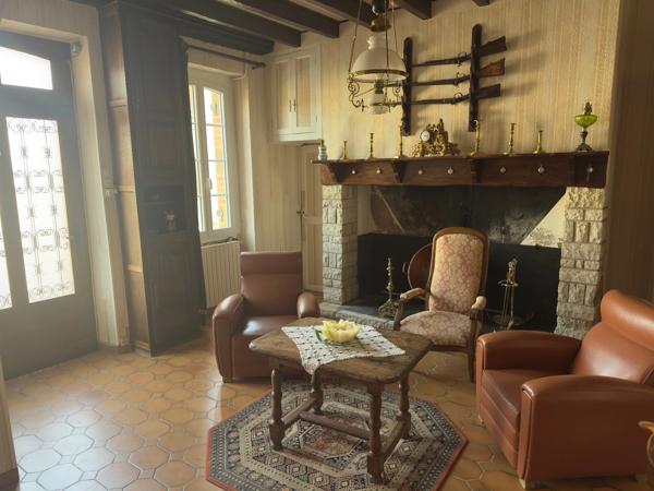 MAISON DE CARACTERE 250 M2 HABITABLES, GARAGE EN PIERRE 65 M2, HANGAR AGRICOLE 260 M2, JARDIN 5000 M2