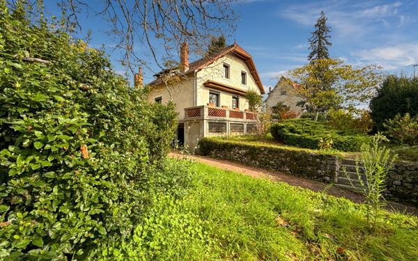 Maison à vendre    9 pièces • 224 m2 Périgueux