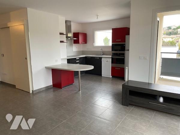 Bel appartement récent 3 chambres, balcon d'angle, garage.