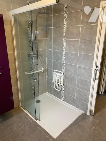 Bel appartement récent 3 chambres, balcon d'angle, garage.